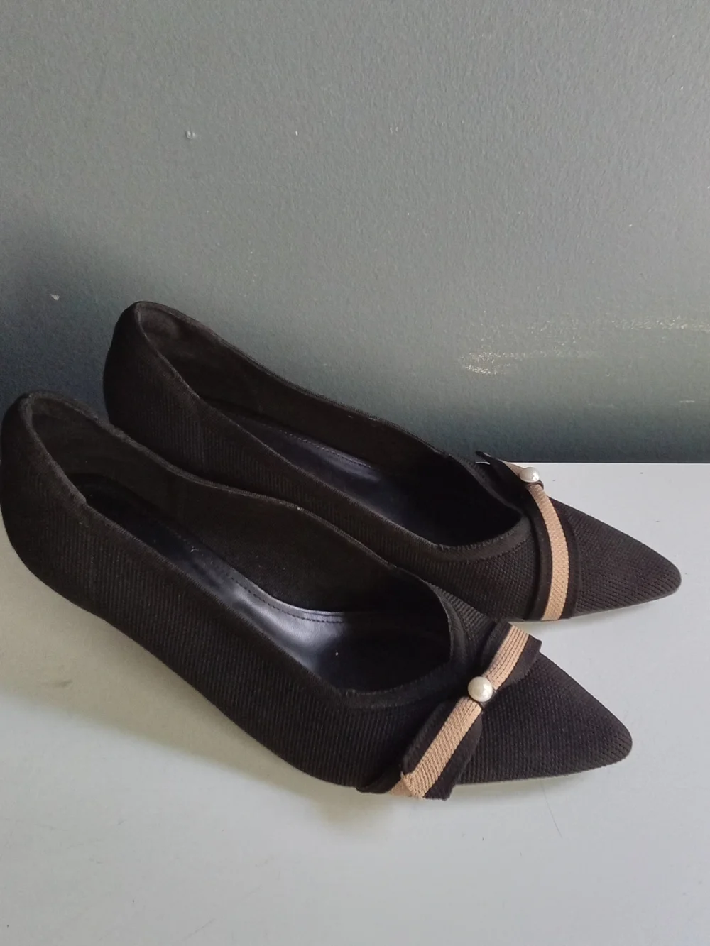 Newbella‎ Black Knit Wedge Pumps Pointed Toe Bow Pearl Detail Shoes